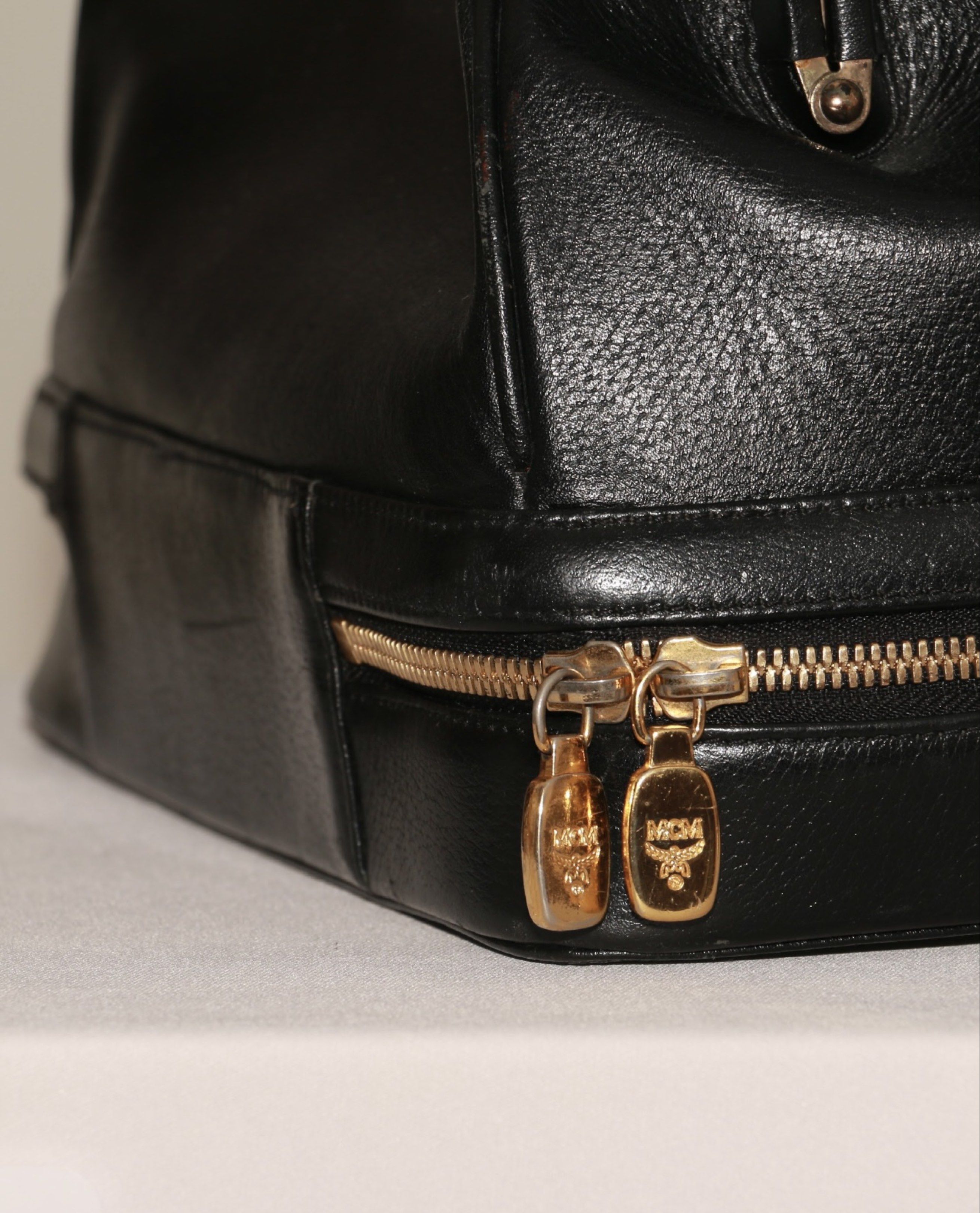 MCM Doctors Bag (Category: Purses & Pouches) located in Batangas. Submitted by bagrx (Listing ID 1417015082, Image 3). Description: .