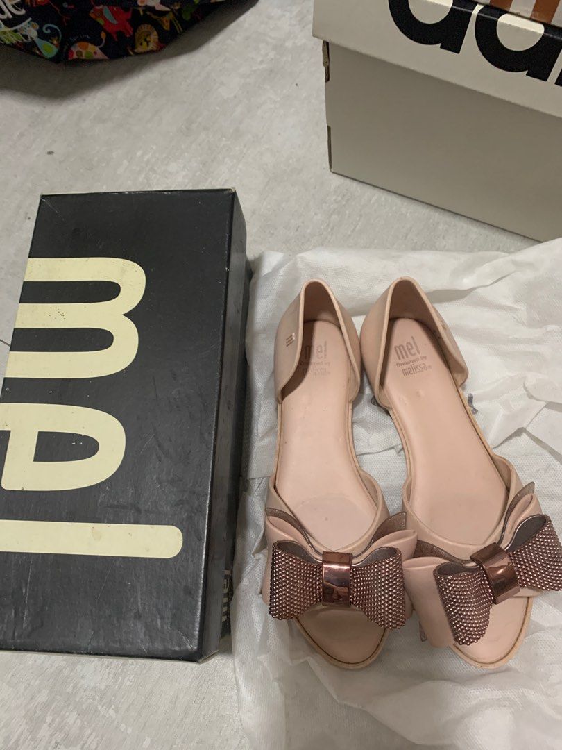 Melissa Seduction IV INF Light Pink Sandals (Category: Babies & Kids Fashion) located in Quezon City. Submitted by chanel81 (Listing ID 1416915864, Image 3). Description: - Melissa sandals - rose pink color - US size 2 - Adorned with a bow detail - Includes original box - Designed by Melissa - still has scent - barely used size 2.