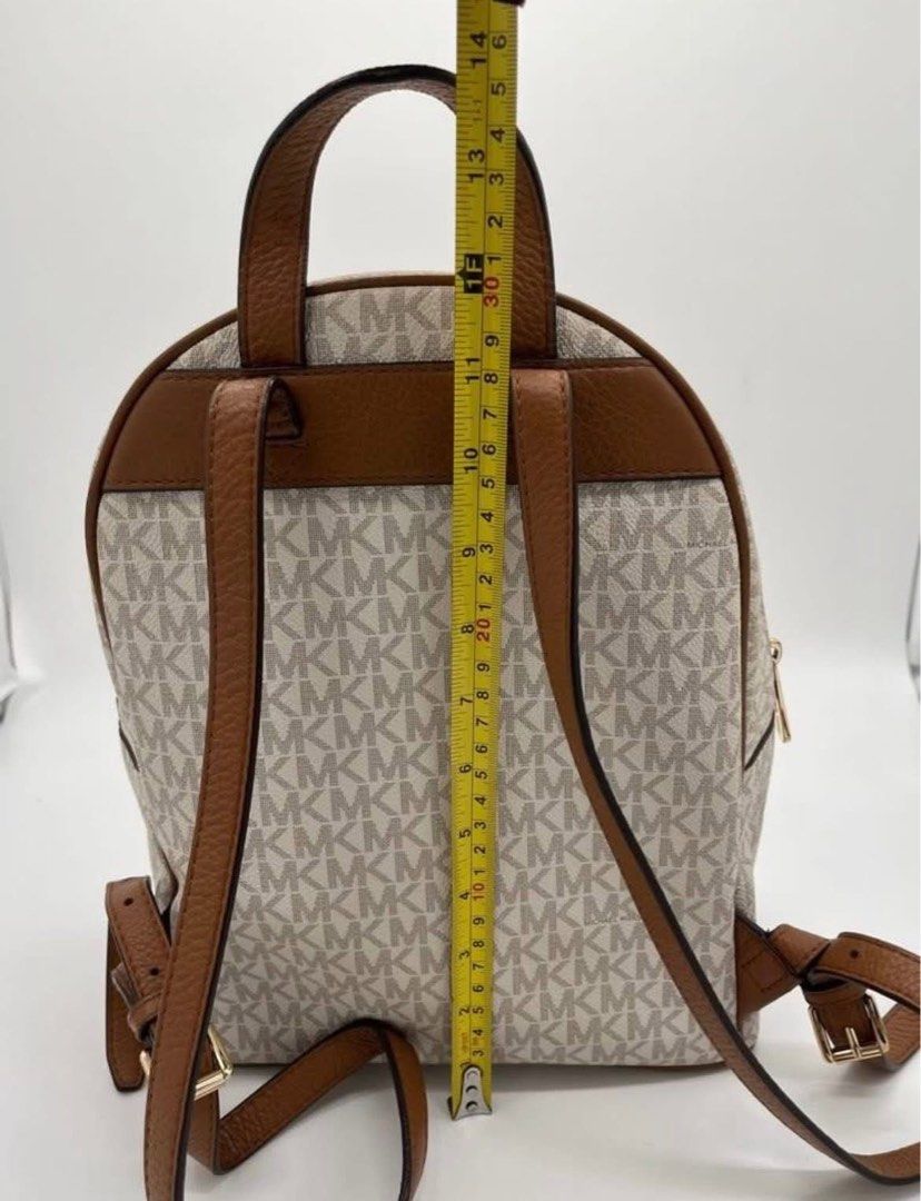 Micheal kors backpack (Category: Luxury Bags & Wallets) located in Manila. Submitted by luxurylovefinds88 (Listing ID 1416856299, Image 2). Description: .