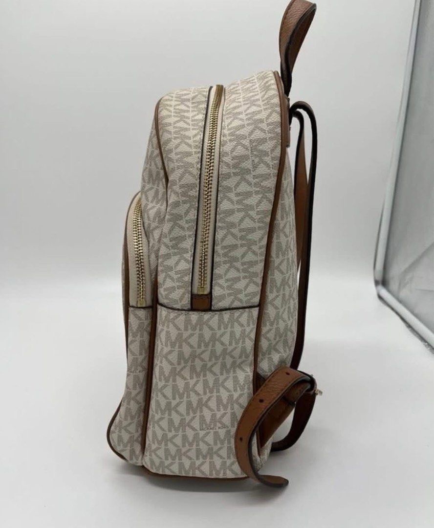 Micheal kors backpack (Category: Luxury Bags & Wallets) located in Manila. Submitted by luxurylovefinds88 (Listing ID 1416856299, Image 1). Description: .