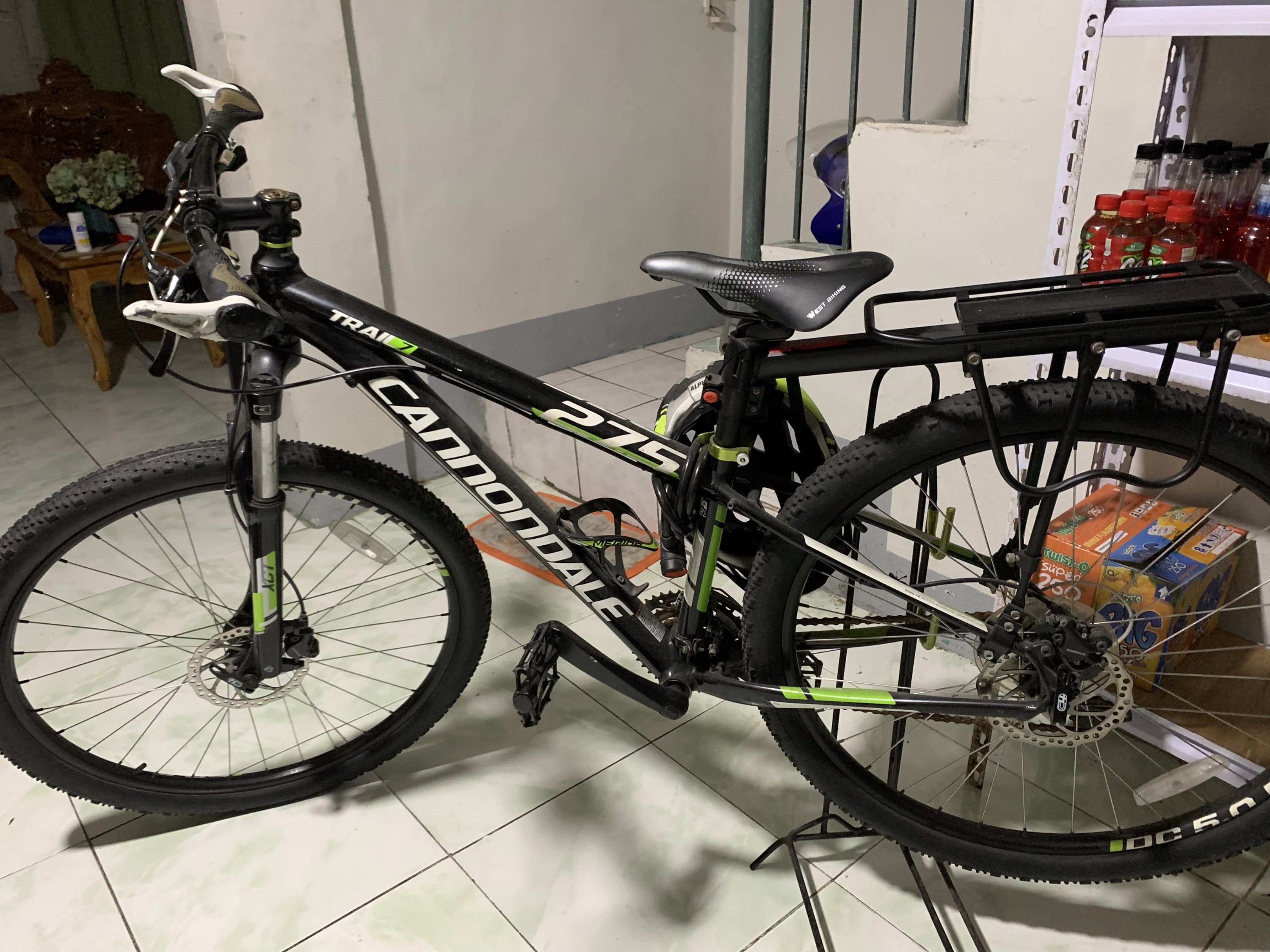Cannondale Trail 7 TAKE ALL (Category: Bicycles) located in Manila. Submitted by threadhaven_ (Listing ID 1416867463, Image 1). Description: take all!! stands, bike, helmet pwede tanggalin yung 2ndseat with lock.