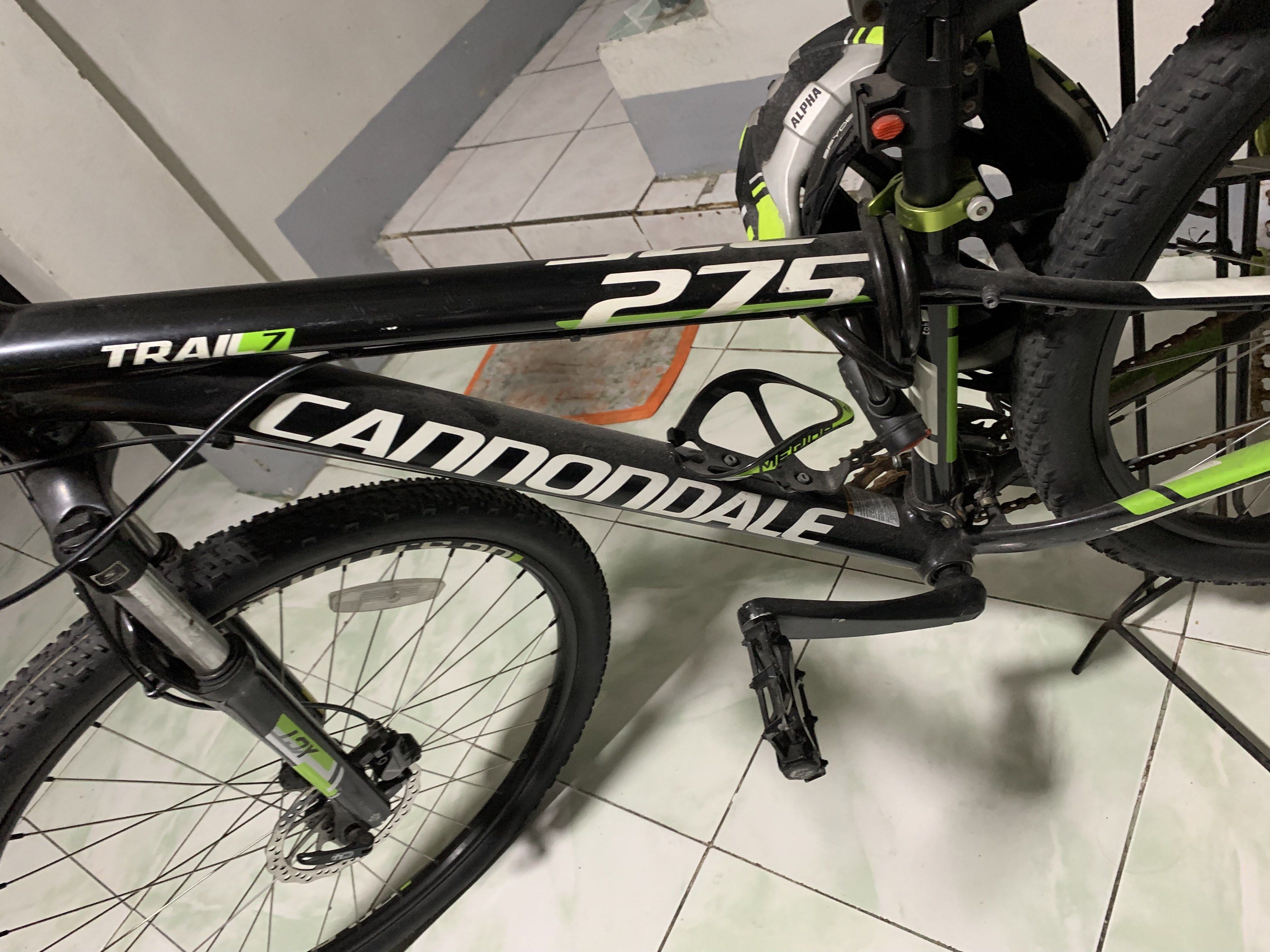 Cannondale Trail 7 TAKE ALL (Category: Bicycles) located in Manila. Submitted by threadhaven_ (Listing ID 1416867463, Image 2). Description: take all!! stands, bike, helmet pwede tanggalin yung 2ndseat with lock.