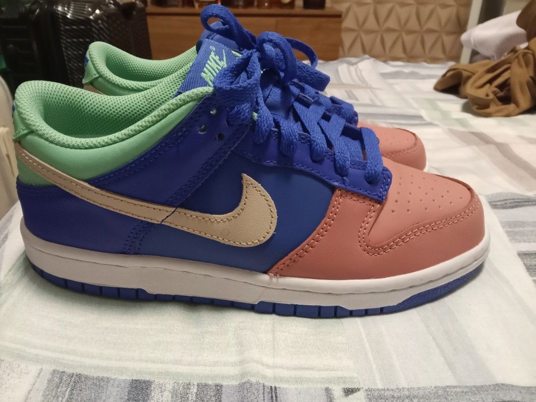 Nike Dunk Low GS - Boys Size 5.5Y (Category: Sneakers) located in Marikina City. Submitted by jaebe (Listing ID 1416983168, Image 2). Description: NIKE DUNK LOW ALMOST NEW SZ 5.5Y. OR 7W.