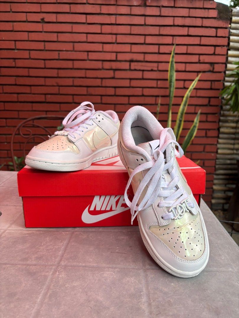 Nike Dunk Low SE (Category: Sneakers) located in Las Pinas. Submitted by tidyspaces (Listing ID 1416895306, Image 2). Description: Original Nike Dunk Low SE Size 7.5 womens Minimal creasing No other issue With box Pm me to negotiate Shipping only thru lalamove, no time for meetups due to work. Rfs: Need funds.