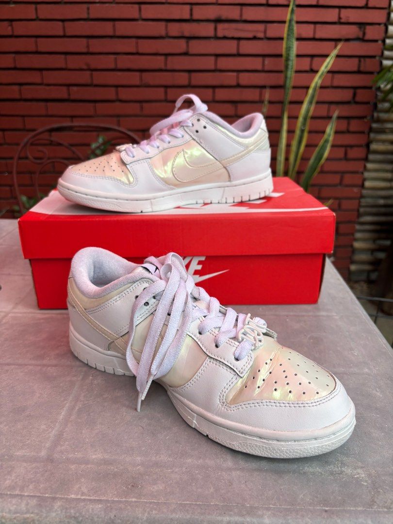 Nike Dunk Low SE (Category: Sneakers) located in Las Pinas. Submitted by tidyspaces (Listing ID 1416895306, Image 1). Description: Original Nike Dunk Low SE Size 7.5 womens Minimal creasing No other issue With box Pm me to negotiate Shipping only thru lalamove, no time for meetups due to work. Rfs: Need funds.