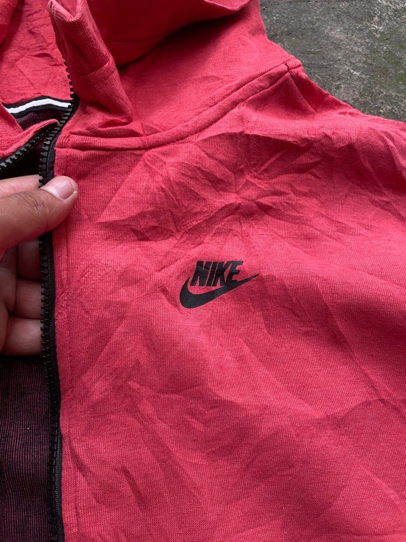 Nike Tech Fleece (Category: Activewear) located in Bocaue. Submitted by mosthighcollective (Listing ID 1416959913, Image 3). Description: Nike Tech Fleece Hoodie Authentic💯 Size: M on tag Dimes: 22.5 waist 27 length Good as new condition Issue: minimal lints (not noticeable) 850 only Bulacan location📍 Dm me to avail🫱🏽‍🫲🏾.