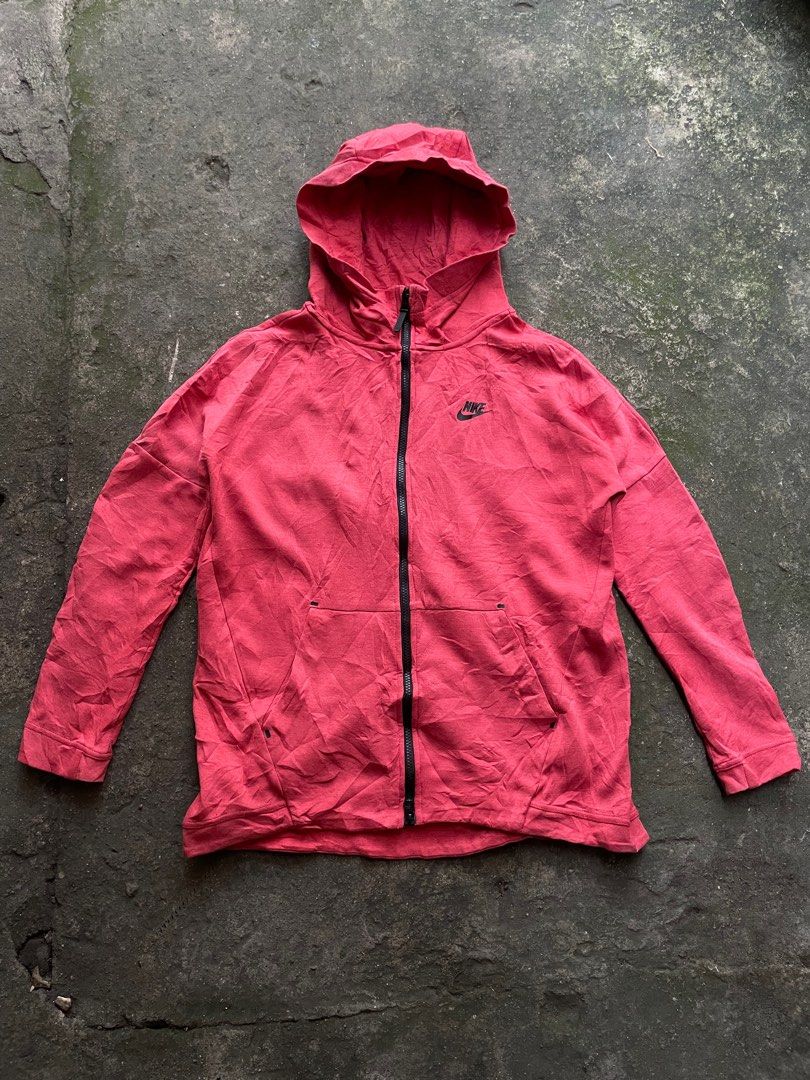 Nike Tech Fleece (Category: Activewear) located in Bocaue. Submitted by mosthighcollective (Listing ID 1416959913, Image 1). Description: Nike Tech Fleece Hoodie Authentic💯 Size: M on tag Dimes: 22.5 waist 27 length Good as new condition Issue: minimal lints (not noticeable) 850 only Bulacan location📍 Dm me to avail🫱🏽‍🫲🏾.