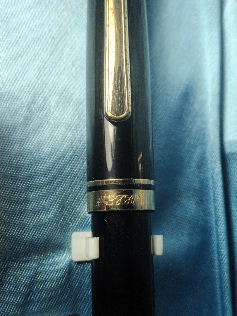 Platinum Fountain Pen 3776 (Category: Stationery & School Supplies) located in Makati City. Submitted by m_brian (Listing ID 1416911494, Image 3). Description: - Vintage Platinum Fountain Pen - Produced between 1982-1984 - 14k nib, EF-F - With original box - Snap cap, flat top - Clip with visible rust - Includes two cartridges.