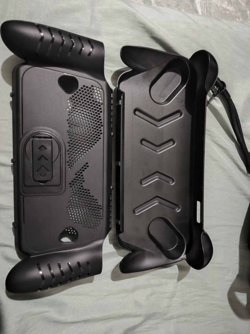 rog xbox ally x case (Category: Cases & Covers) located in Manila. Submitted by ar-gee (Listing ID 1417013405, Image 2). Description: used but still in good condition.
