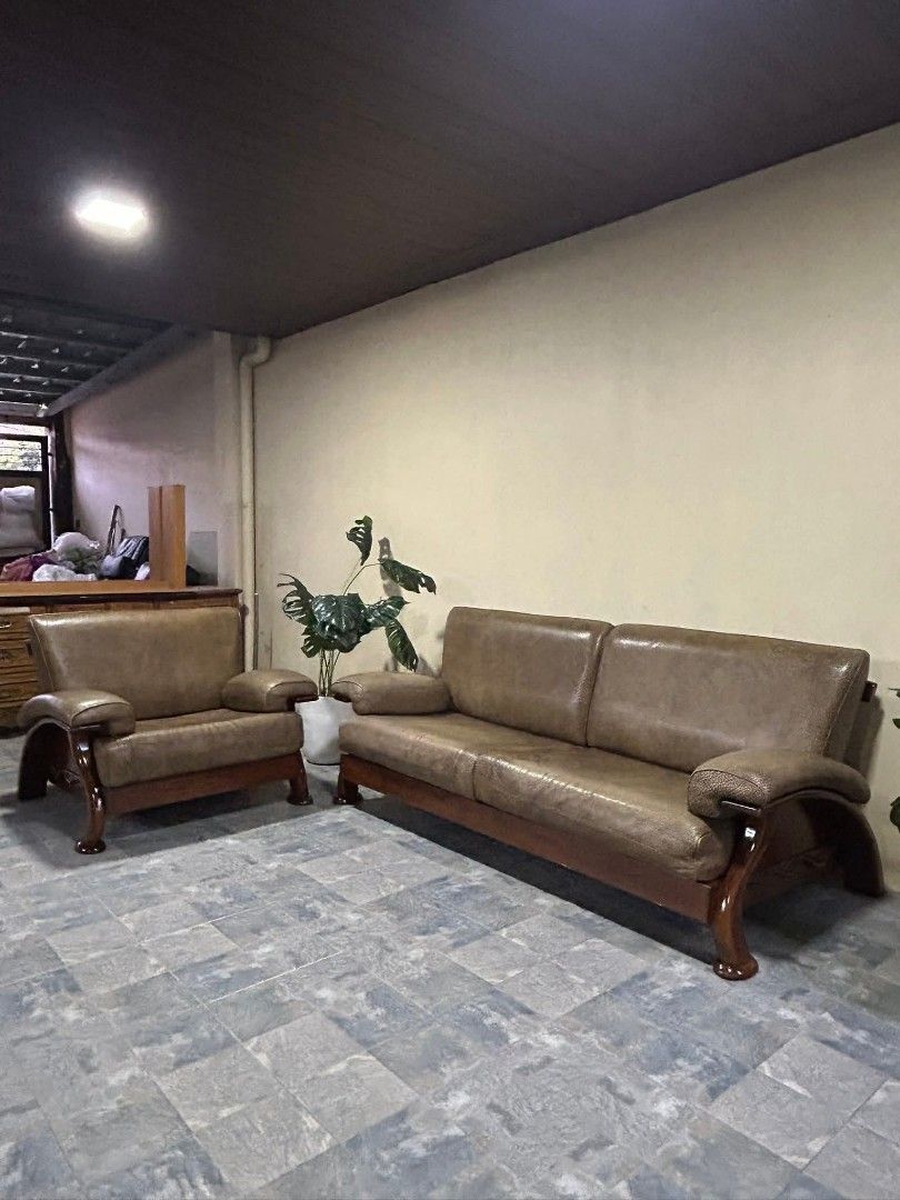 Sofa (Category: Sofas) located in Meycauayan. Submitted by marygracecasimiro (Listing ID 1416899093, Image 3). Description: Imported Solid Wood Genuine Leather Sofa Set from Korea P32k Only 79x35x40in/ 3 Seater Couch 40x35x40in/ Single Genuine Leather Solid Wood Walang Sag Walang Lubog Super Ganda Makapal ang Foam Heavy duty No issue Good Condition Minor Scratch Goods na Goods mga Suki From Korea❤️❤️ #sofaset #fbreelsfypシ゚.