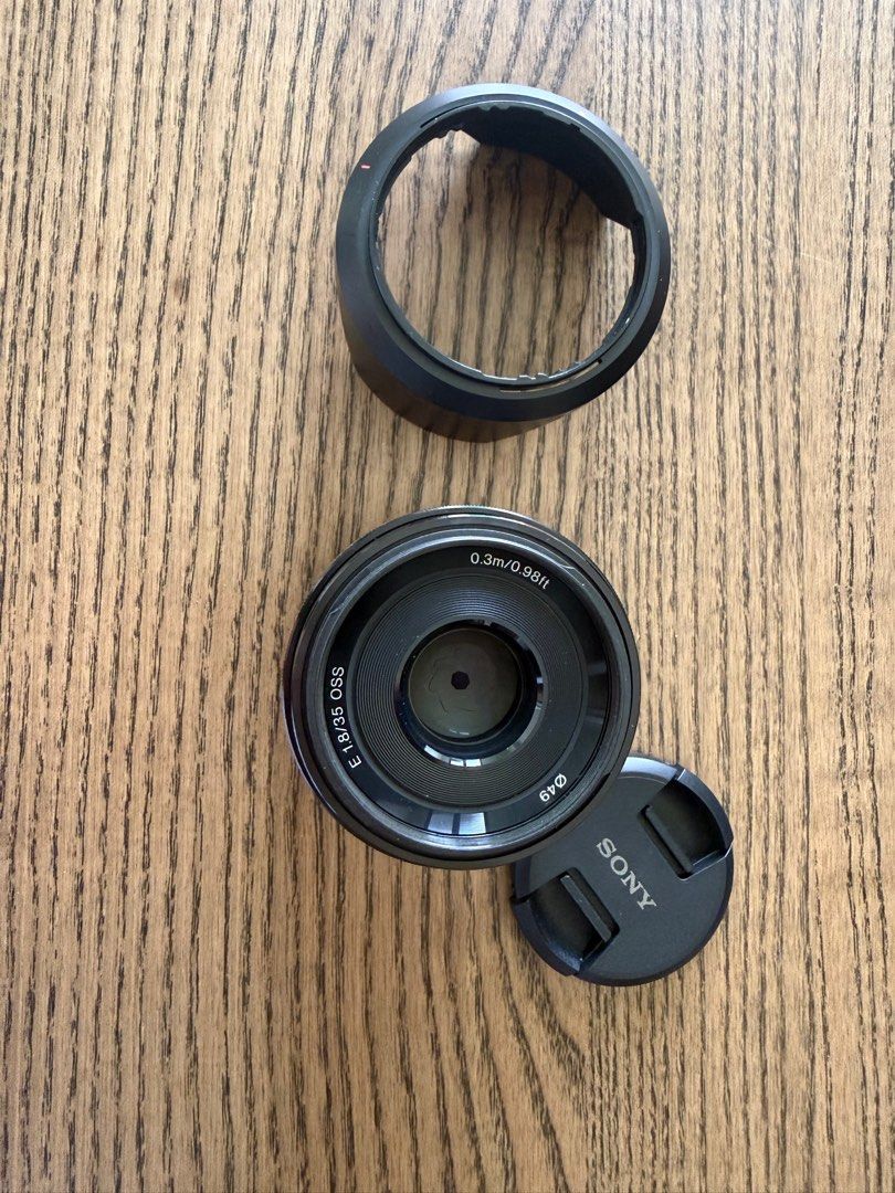 Sony E 35mm 1.8 OSS Lens (Category: Lens & Kits) located in Quezon City. Submitted by nickkggo (Listing ID 1416872087, Image 1). Description: - Sony E 35mm 1.8 OSS lens - Includes lens hood and lens cap - Compatible with E-mount cameras - Minimum focus distance: 0.3m (0.98ft).