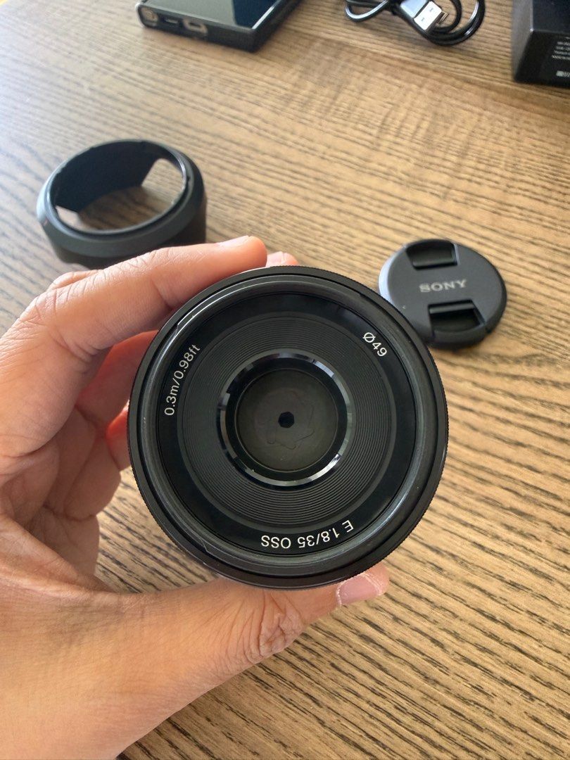 Sony E 35mm 1.8 OSS Lens (Category: Lens & Kits) located in Quezon City. Submitted by nickkggo (Listing ID 1416872087, Image 3). Description: - Sony E 35mm 1.8 OSS lens - Includes lens hood and lens cap - Compatible with E-mount cameras - Minimum focus distance: 0.3m (0.98ft).