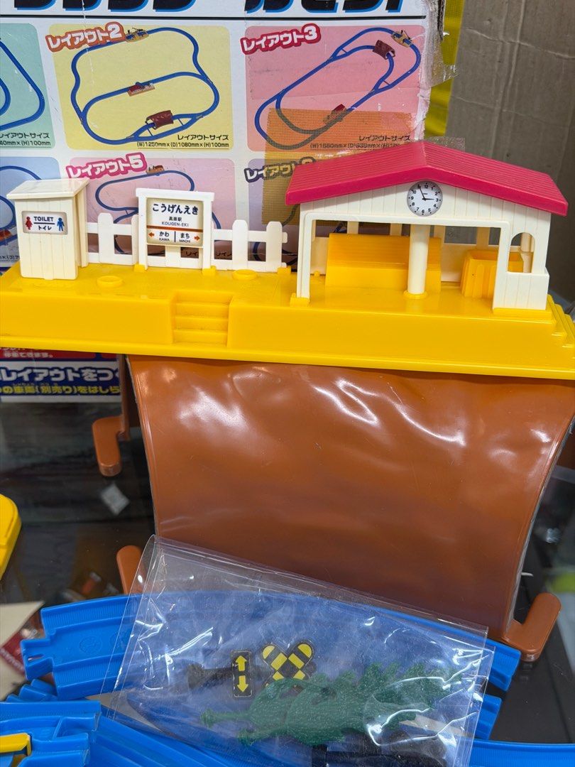 Tomy Plarail Basic Rail Set (Category: Action & Battle Toys) located in Makati City. Submitted by japankycollection (Listing ID 1416866543, Image 3). Description: complete .