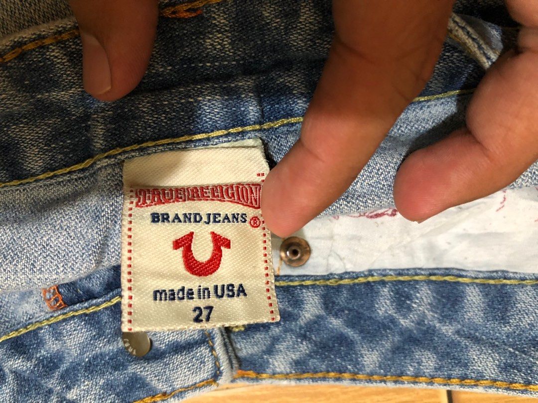 True Religion (Category: Shorts) located in Virac. Submitted by valll_ (Listing ID 1416972945, Image 3). Description: True Religion Joey Beaded Size 27-29 Length 8 Minimal issue stain red Excellent FREE SHIPPING.