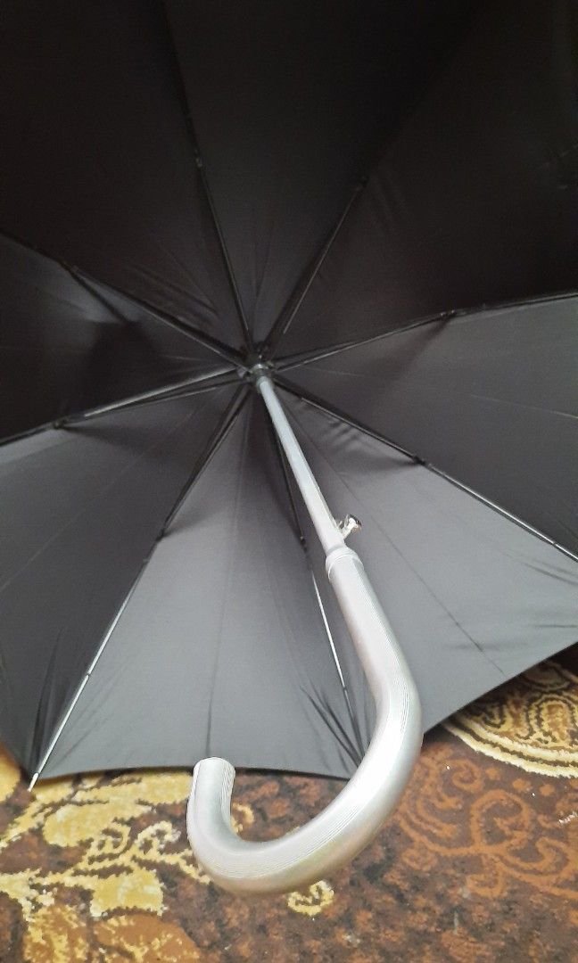 Umbrella long Big automatic black (Category: Umbrellas) located in Manila. Submitted by luckycharm_215 (Listing ID 1416894370, Image 1). Description: vgc aluminum like hardware.