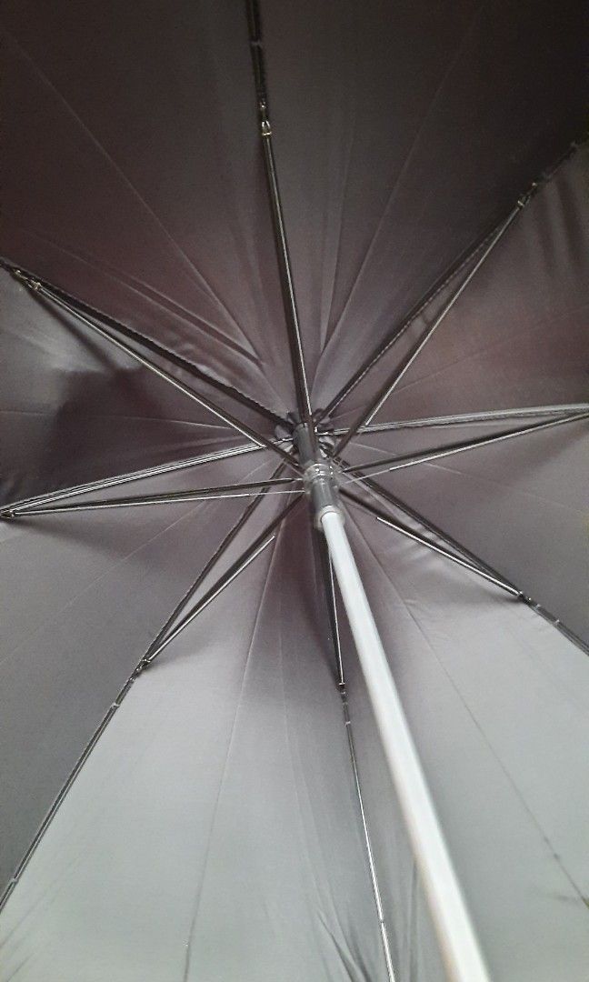 Umbrella long Big automatic black (Category: Umbrellas) located in Manila. Submitted by luckycharm_215 (Listing ID 1416894370, Image 3). Description: vgc aluminum like hardware.