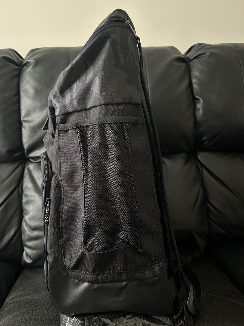 Under Armour Undeniable 3.0 Backpack (Category: Backpacks) located in Pasig City. Submitted by TheApparels_ph (Listing ID 1416910595, Image 3). Description: Outer material: Polyester Storage volume:32 litres Water resistance level: Water Resistant Style: Undeniable 3.0 Backpack Dimensions: 31.8 x 50.8 Centimeters Item weight: 500 Grams 3 colors available na lang po.