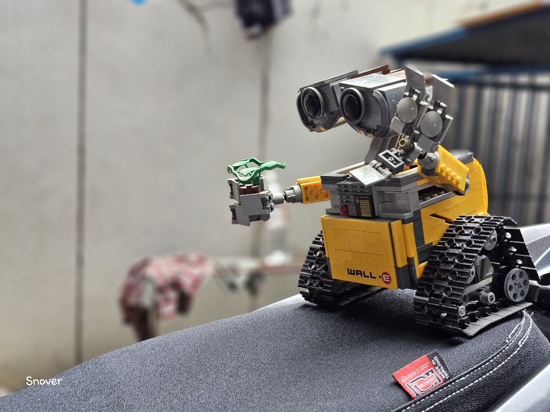 WALL-E lego blocks (bootleg) (Category: Lego & Building Sets) located in Quezon City. Submitted by snoviee (Listing ID 1416991074, Image 1). Description: lego blocks Wall -E (Bootleg) built with manual rfs . need funds negotiable.