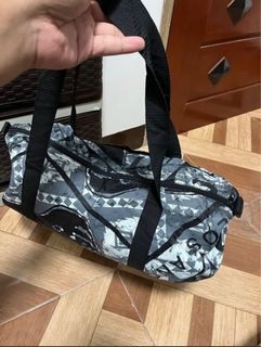 (Category: ) located in . Submitted by y2kchocothrift (Listing ID 1416977800, Image 1). Description: .