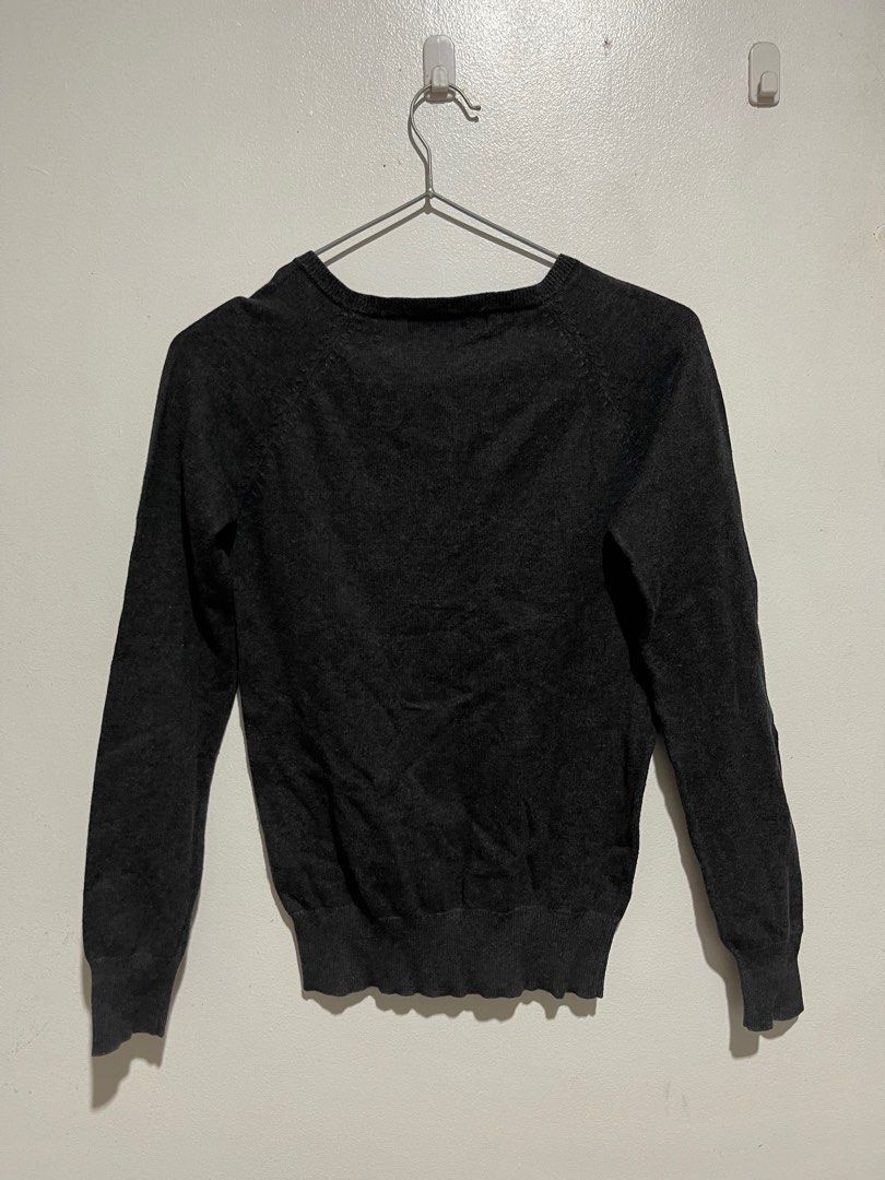 ZARA gray v-neck longsleeve sweater (Category: Longsleeves) located in Makati City. Submitted by clutterofshanelle (Listing ID 1416845954, Image 3). Description: .