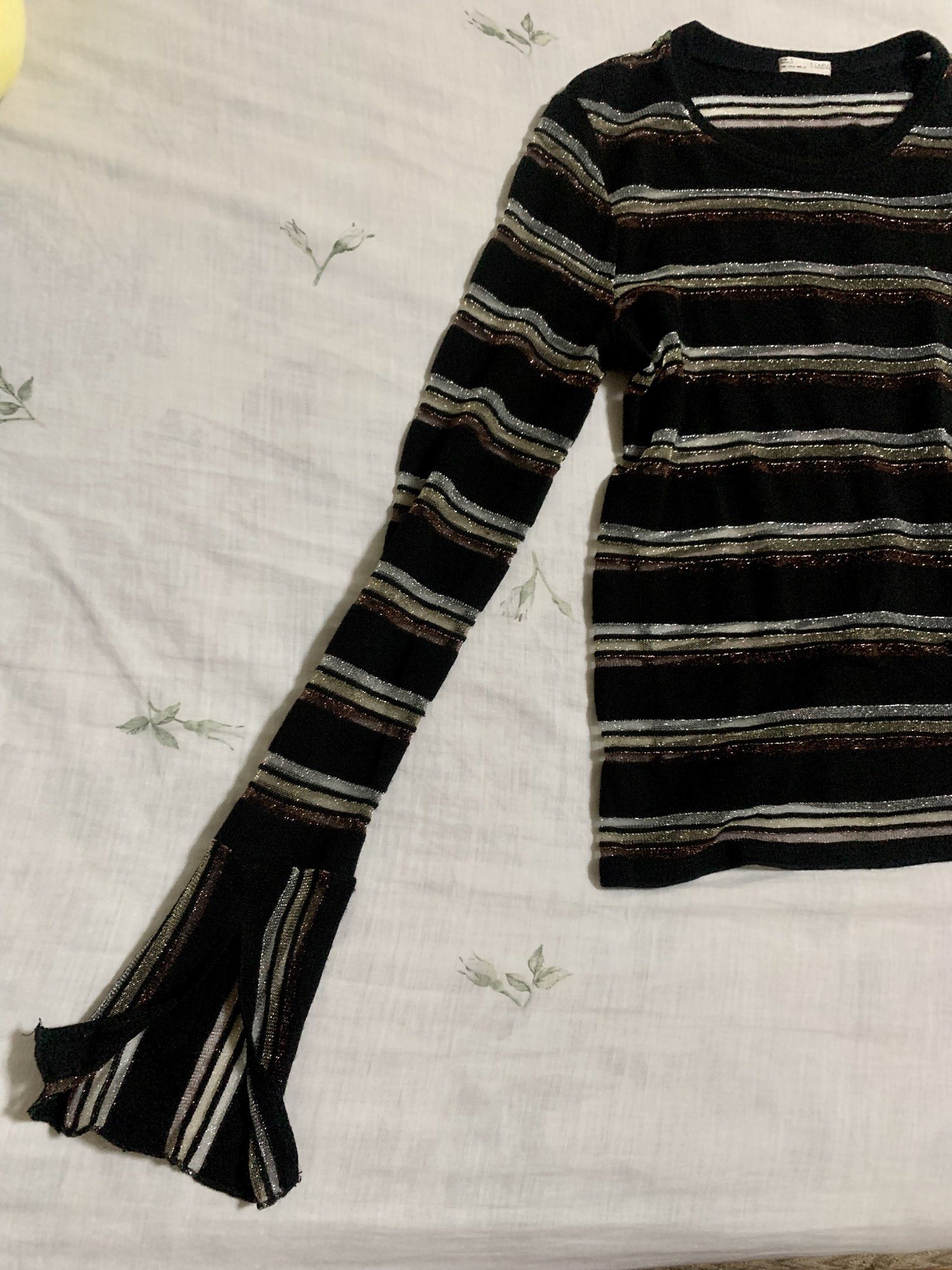 Zara Striped Long Sleeve Sheer Top (Category: Longsleeves) located in Navotas City. Submitted by sedici (Listing ID 1416969175, Image 2). Description: - Zara long sleeve sheer top - Round neck - Black base with horizontal sheer stripes (silver, gold, brown) - Flared sleeves - Size S - Minor hole on front RFS: Decluttering Reminders 🤍 Pls manage your expectations as these are secondhand items. SF c/o buyer NO COD NO RETURN & NO EXCHANGE Pm me for
