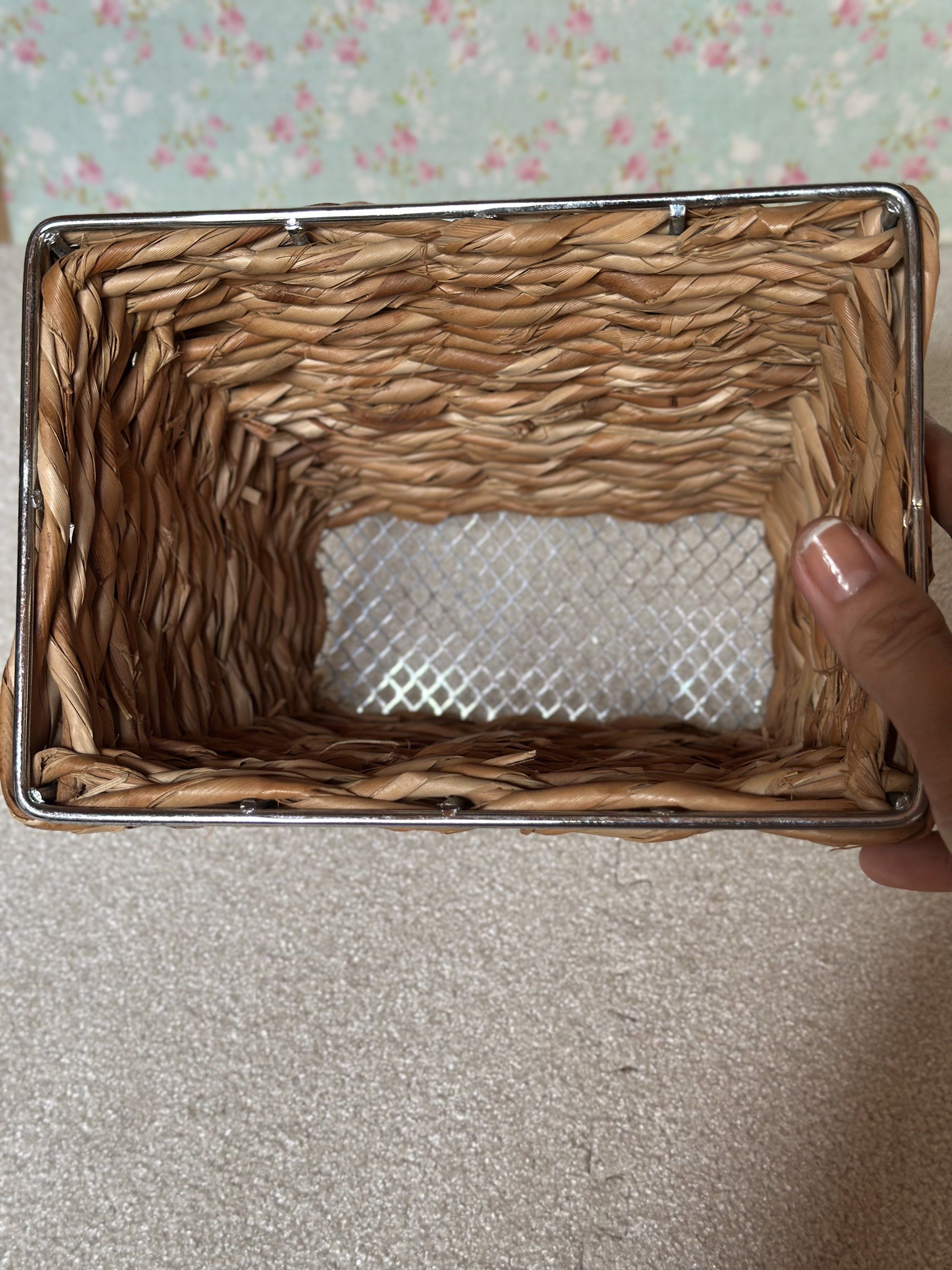 18cm Small Brown Wicker Basket (Category: Storage Boxes & Baskets) located in Davao. Submitted by favoritepreloved (Listing ID 1417084157, Image 3). Description: ❤️ 18cm height, 18cm x 13cm length and width .