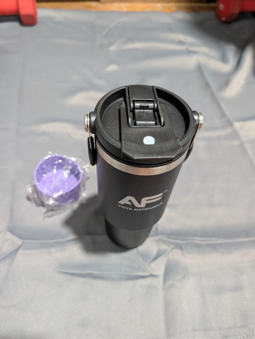 30oz Beer Pints Tumbler (Category: Water Bottles & Tumblers) located in Quezon City. Submitted by trainforless (Listing ID 1417144069, Image 2). Description: - Black tumbler - 30oz (900ml) capacity - Features a handle and lid - Includes a purple cup .