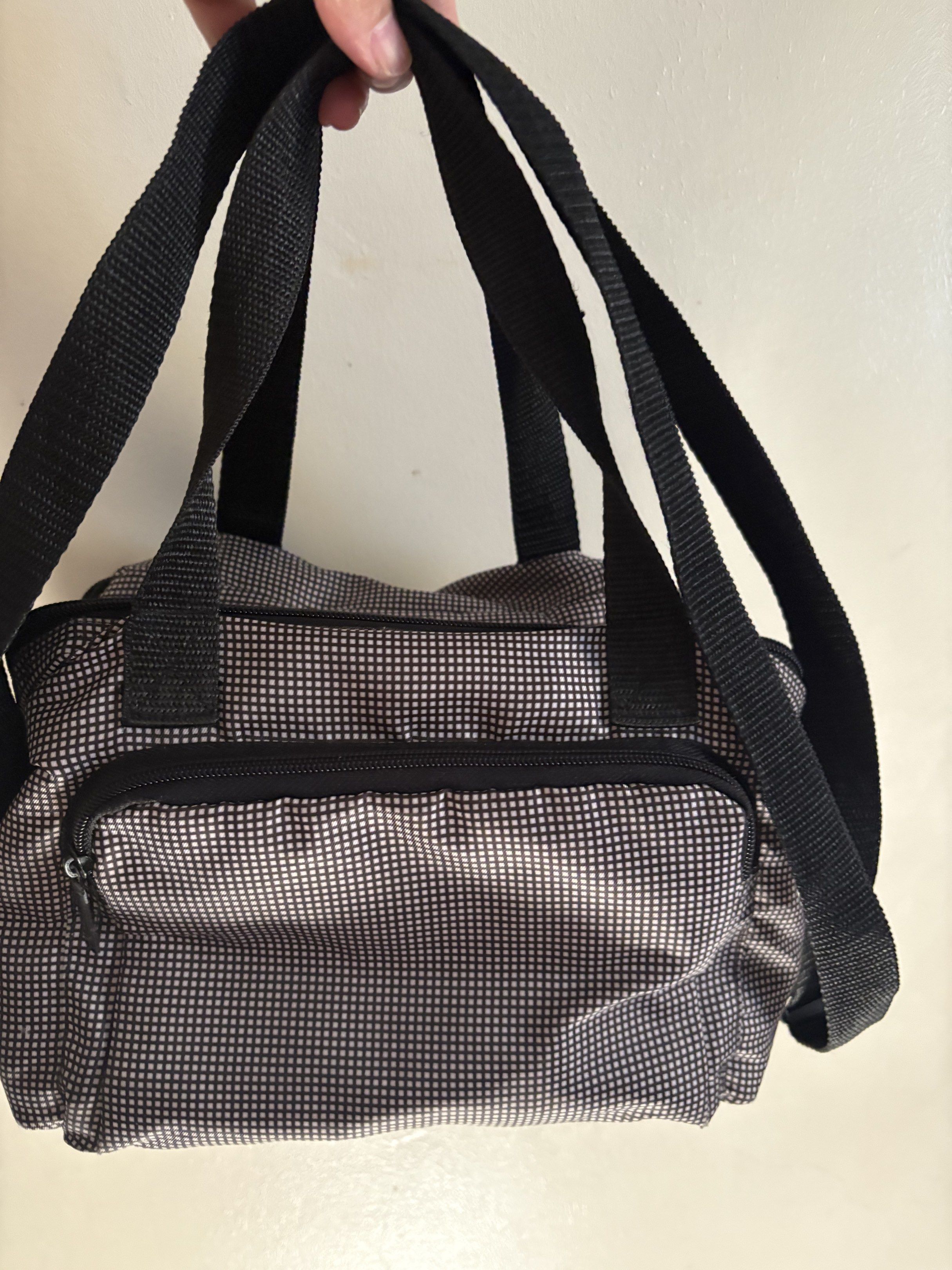 🇺🇸 Checkered Lunch Bag (Category: Other Kitchenware & Tableware) located in Marikina City. Submitted by minimalismic_ (Listing ID 1417041455, Image 1). Description: Nice Checkered Design. Spacious. Has zipper compartment inside and outside the lunch bag. 2-way carry (Sling or Hand). .