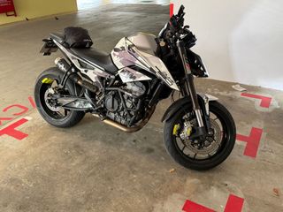 (Category: ) located in . Submitted by RevvMotors (Listing ID 1417177072, Image 1). Description: .