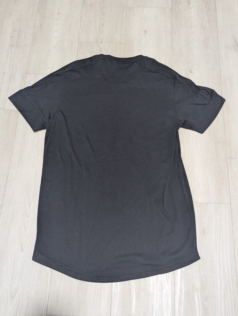 Adidas Graphic Tee - Black (Category: Tshirts & Polo Shirts) located in Singapore. Submitted by javelin777 (Listing ID 1417084267, Image 2). Description: - Adidas t-shirt - Black color - Worn minimally.