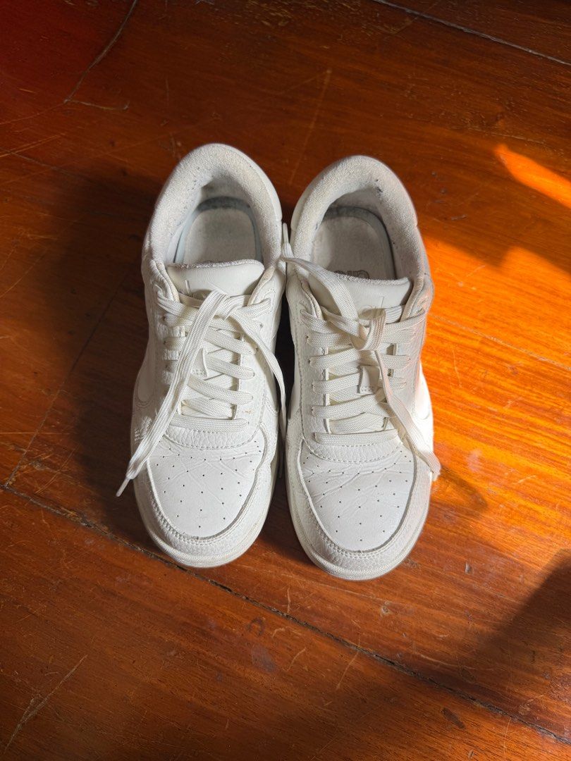 Alo recovery sneakers white (Category: Sneakers) located in Manila. Submitted by boldcloset (Listing ID 1417041328, Image 3). Description: Alo recovery mode sneakers white Lightly used, comes with box can fit US 6-6.5 Purchased from the PH store .