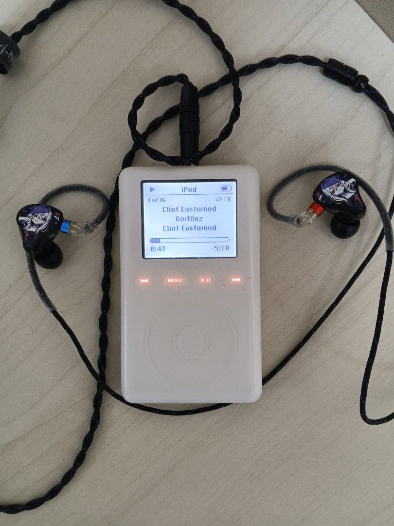 Apple iPod Classic 3rd Gen (rare) (Category: Portable Music Players) located in Makati City. Submitted by dekudc (Listing ID 1417033574, Image 1). Description: ipod classic 3rd gen 15gb condition: working well. battery lasts 6hrs or more depending on usage. with songs and charger location: makati city price: 4.8k.