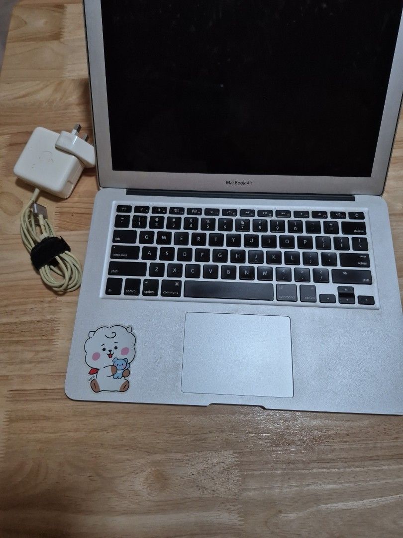 Apple Macbook Air412447466156861440