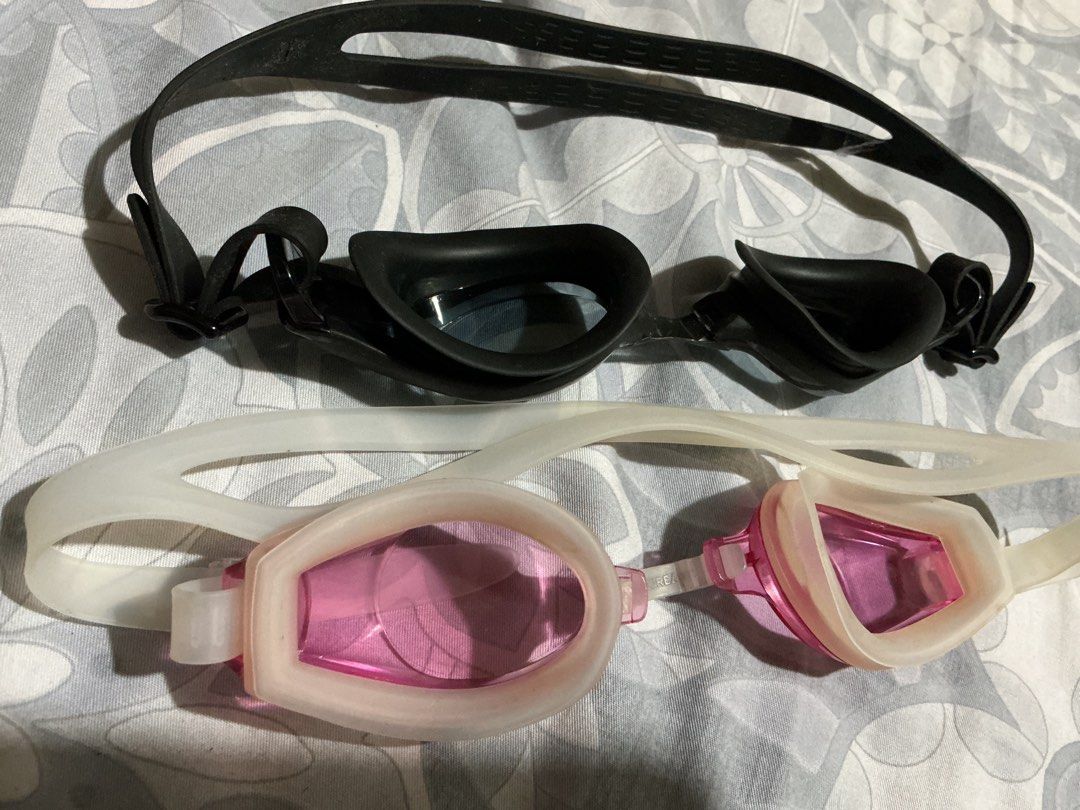 Arena goggles (Category: Water Sports) located in Angeles City. Submitted by goodbuysathome (Listing ID 1417198379, Image 3). Description: 650 each po Phoenix 650 Arena 650 Adult Add sf 55 Gcash payment .