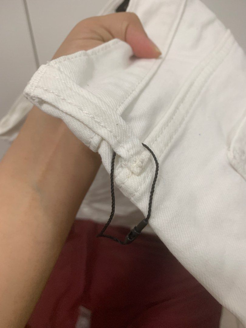 Banana republic white shorts (Category: Shorts) located in Manila. Submitted by everythingisbranded_ (Listing ID 1417141793, Image 3). Description: .