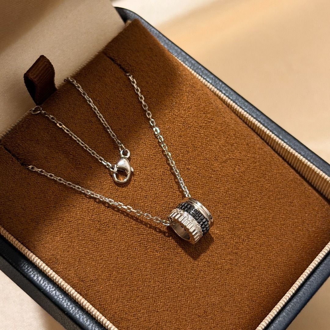 Boucheron Quatre Radiant Series (Category: Necklaces) located in Taguig. Submitted by pieskibong81726 (Listing ID 1417056433, Image 1). Description: .
