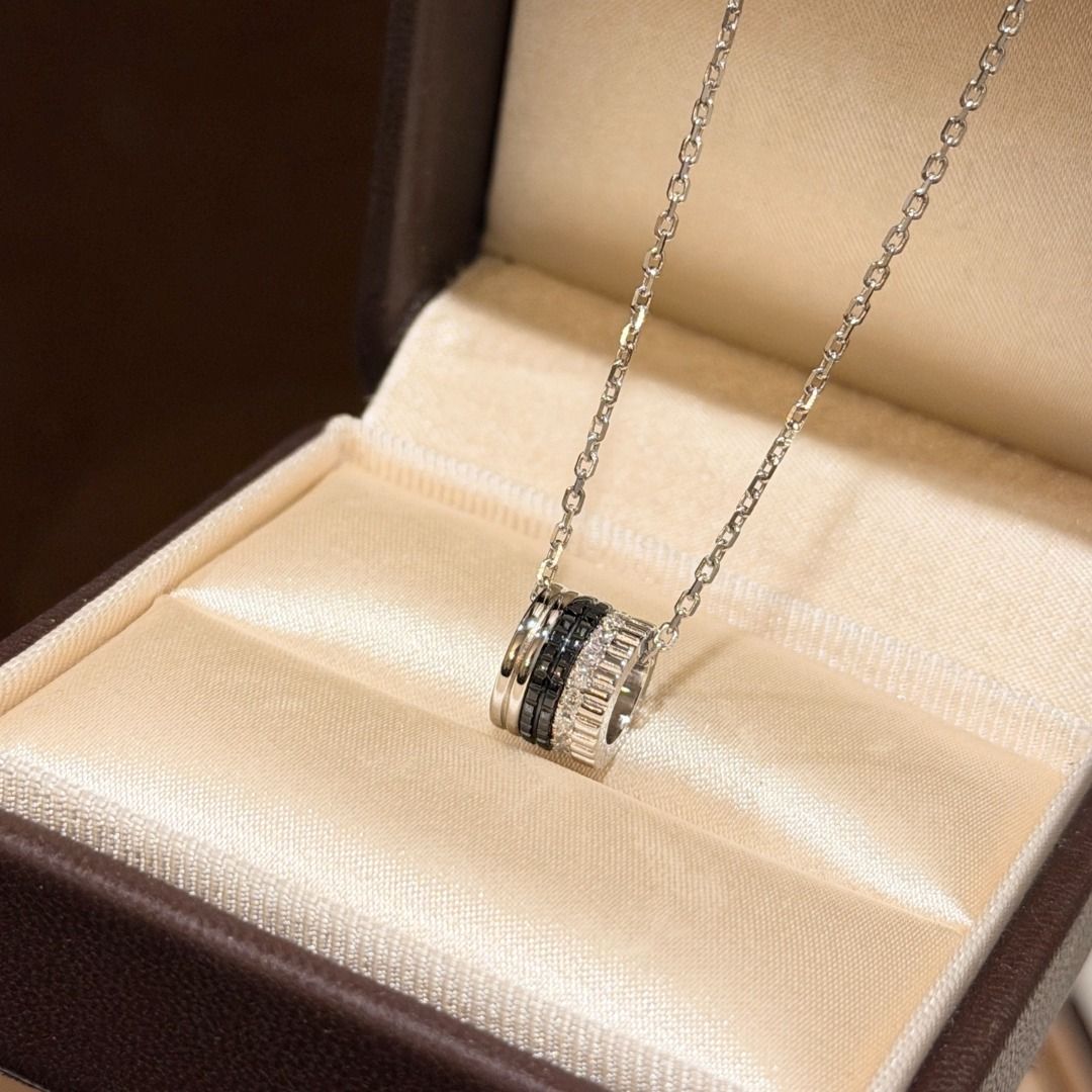 Boucheron Quatre Radiant Series (Category: Necklaces) located in Taguig. Submitted by pieskibong81726 (Listing ID 1417056433, Image 3). Description: .