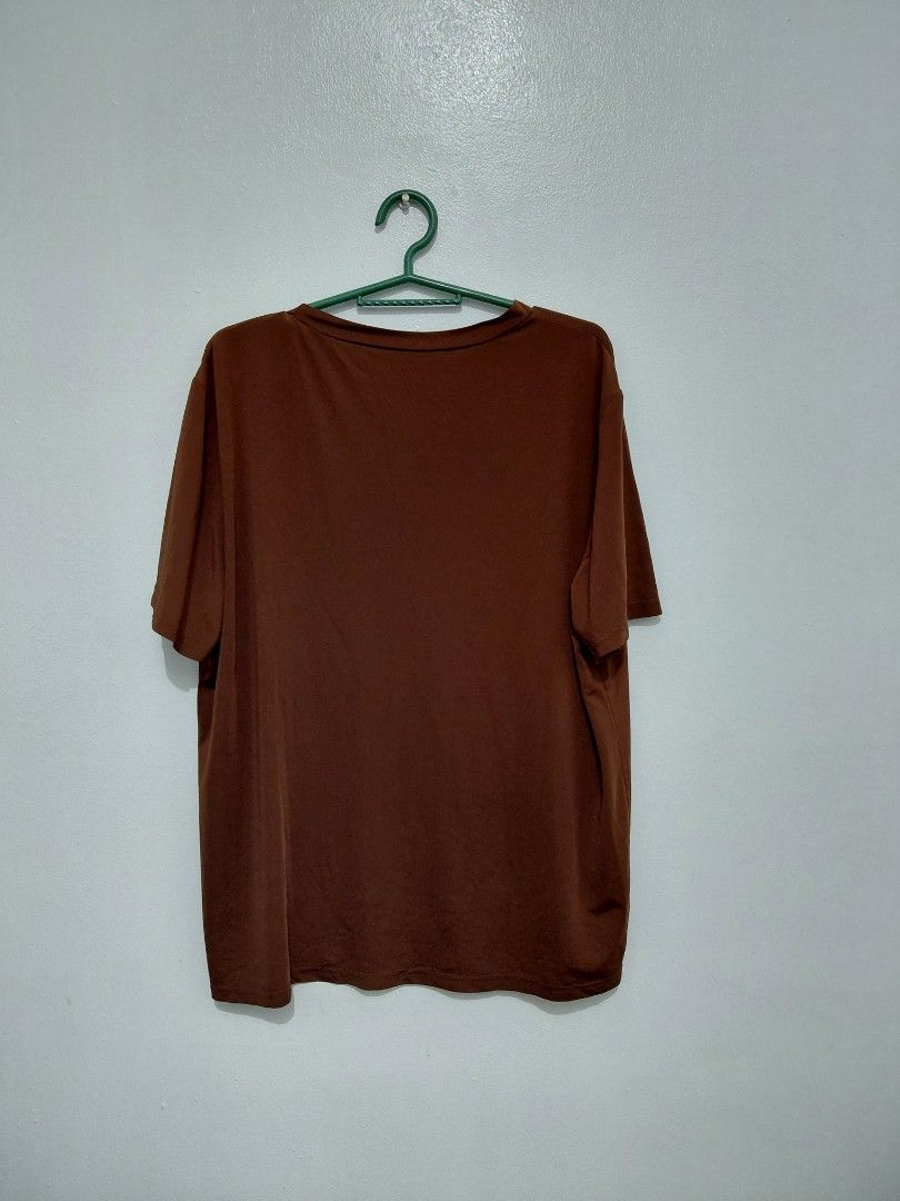 Brown Motorcycle Graphic T-shirt (Category: Tshirts & Polo Shirts ) located in Rizal. Submitted by maelynfernando (Listing ID 1417042933, Image 2). Description: - Brown long-sleeved T-shirt - Features a motorcycle graphic on the front - Classic crew neck design - Made from soft, comfortable material - Ideal for casual wear - Versatile style: great with jeans or shorts Preloved lovito oversized shirt still in good condition RFS decluttering .