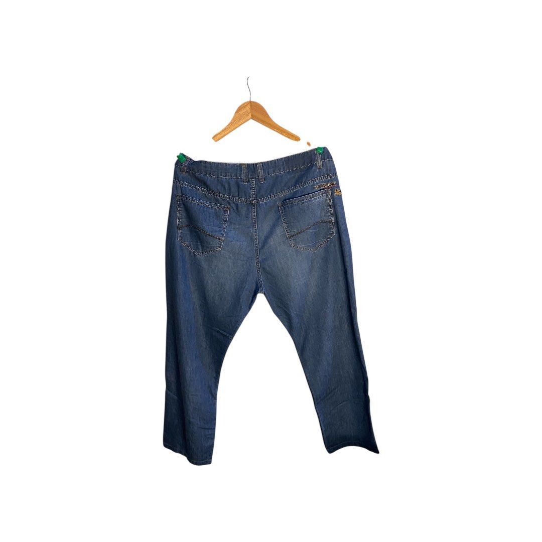 Burberry Straight Jeans (Category: Jeans) located in Pasay City. Submitted by corethrift (Listing ID 1417076538, Image 2). Description: Waist 34 Length 39 Hems 8 Very good condition All the fitting based on inches .