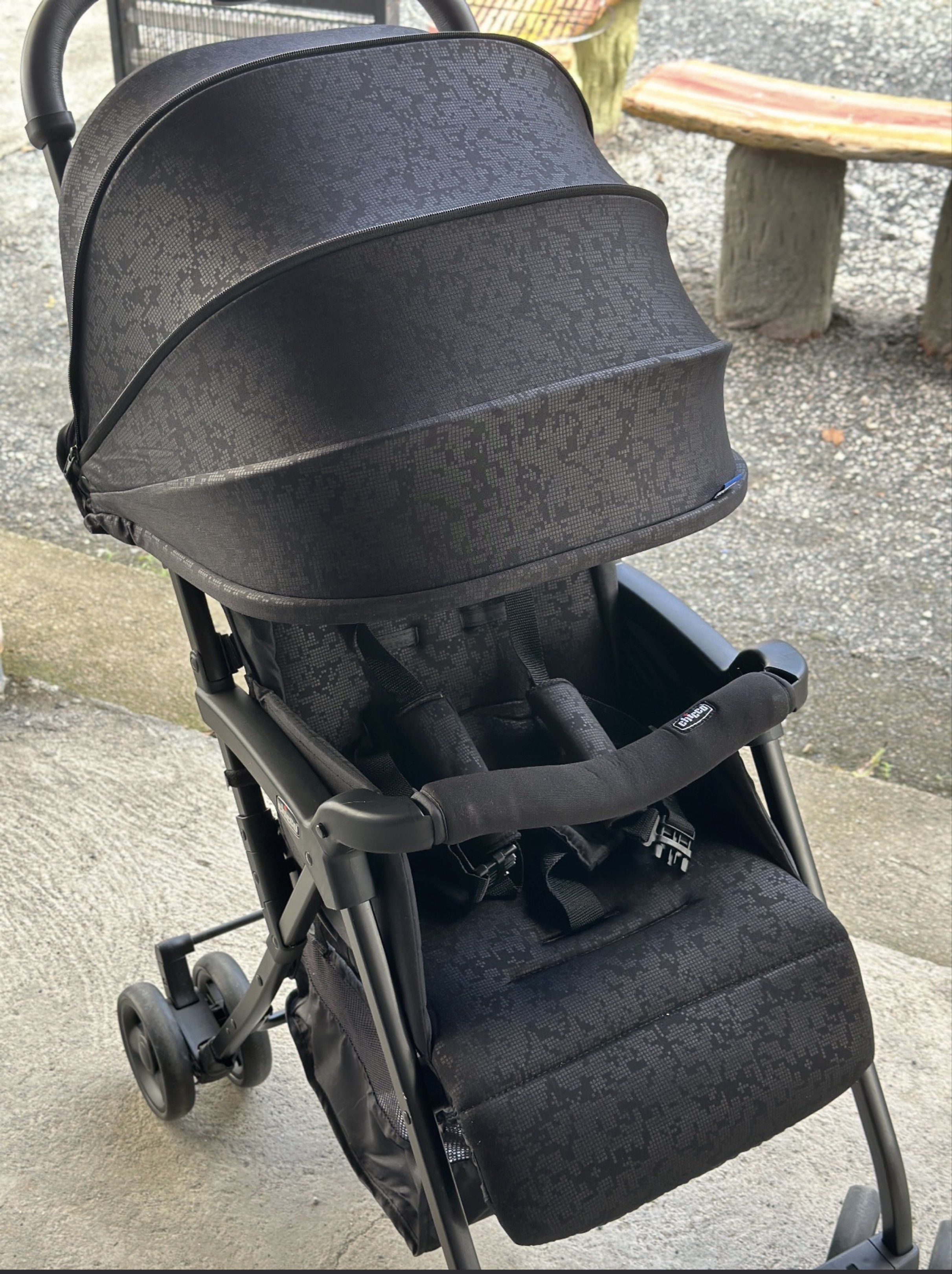 Chicco Ohlala 3 Stroller (Category: Strollers) located in Subic. Submitted by jamcabansag.0228 (Listing ID 1332952875, Image 3). Description: Almost new. Twice lang nagamit and nalakihan na agad ni baby with box pa free stroller raincoat and stroller liner worth 1k nb to 15kg max.