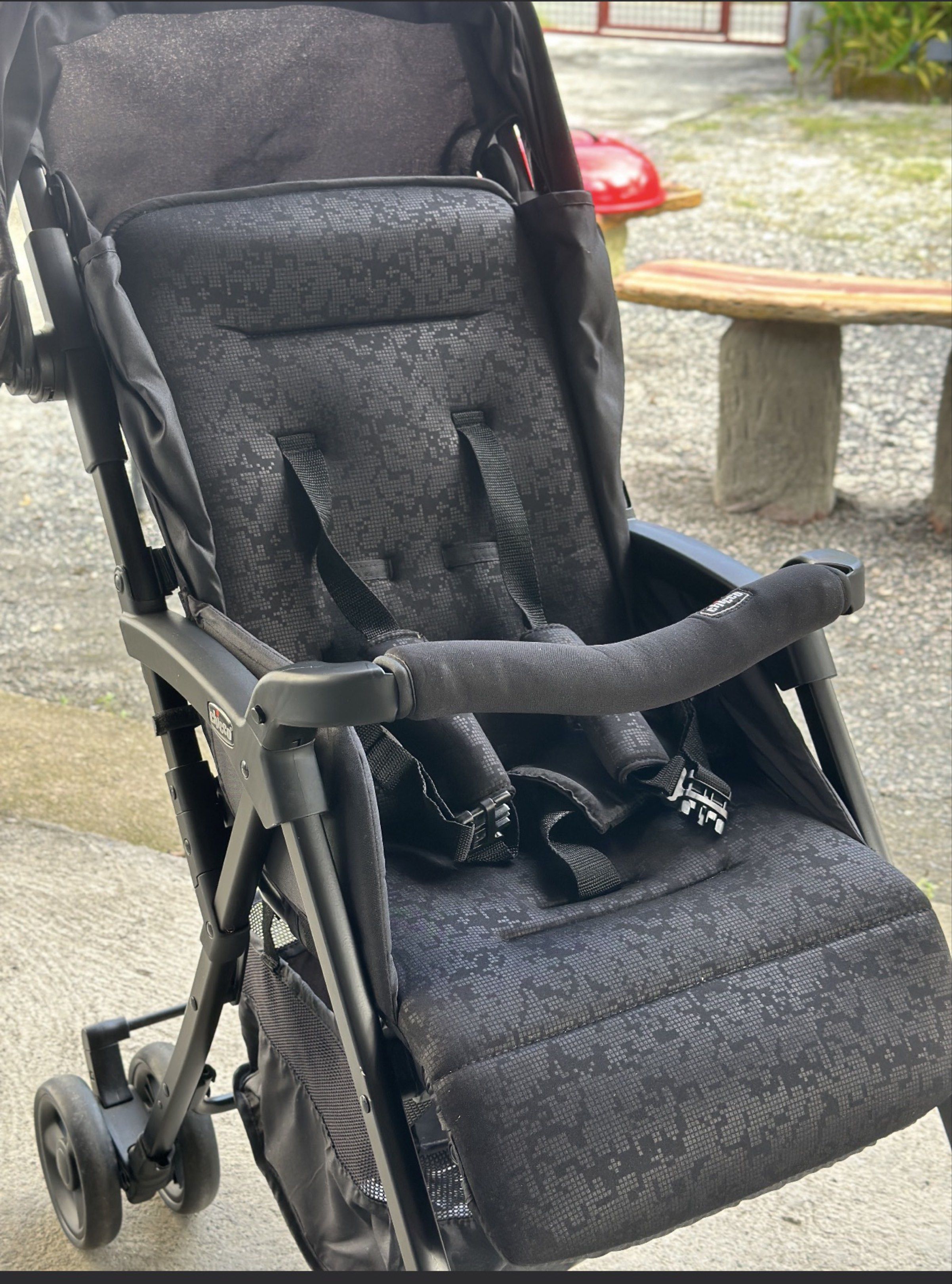 Chicco Ohlala 3 Stroller (Category: Strollers) located in Subic. Submitted by jamcabansag.0228 (Listing ID 1332952875, Image 2). Description: Almost new. Twice lang nagamit and nalakihan na agad ni baby with box pa free stroller raincoat and stroller liner worth 1k nb to 15kg max.