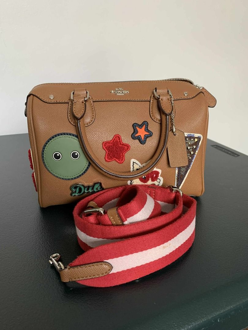 Coach Brown Leather Motif Shoulder Bag (Category: Luxury Bags & Wallets) located in Pasig City. Submitted by sc0f1eld (Listing ID 1417204453, Image 1). Description: Size: Height: 16CM, Length: 23CM Handle Drop: 8CM Shoulder Drop: 50CM (Adjustable) Material: Leather Minor cracks on some leather parts near the handle (see photos 6–10 for details). Location: High Street South, Pasig or Mayamot Antipolo Buyer will shoulder the delivery fee.