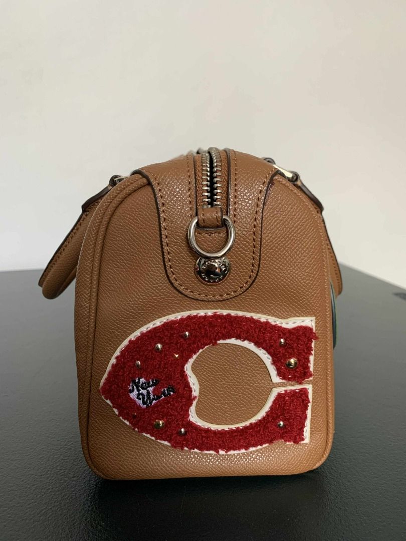 Coach Brown Leather Motif Shoulder Bag (Category: Luxury Bags & Wallets) located in Pasig City. Submitted by sc0f1eld (Listing ID 1417204453, Image 3). Description: Size: Height: 16CM, Length: 23CM Handle Drop: 8CM Shoulder Drop: 50CM (Adjustable) Material: Leather Minor cracks on some leather parts near the handle (see photos 6–10 for details). Location: High Street South, Pasig or Mayamot Antipolo Buyer will shoulder the delivery fee.