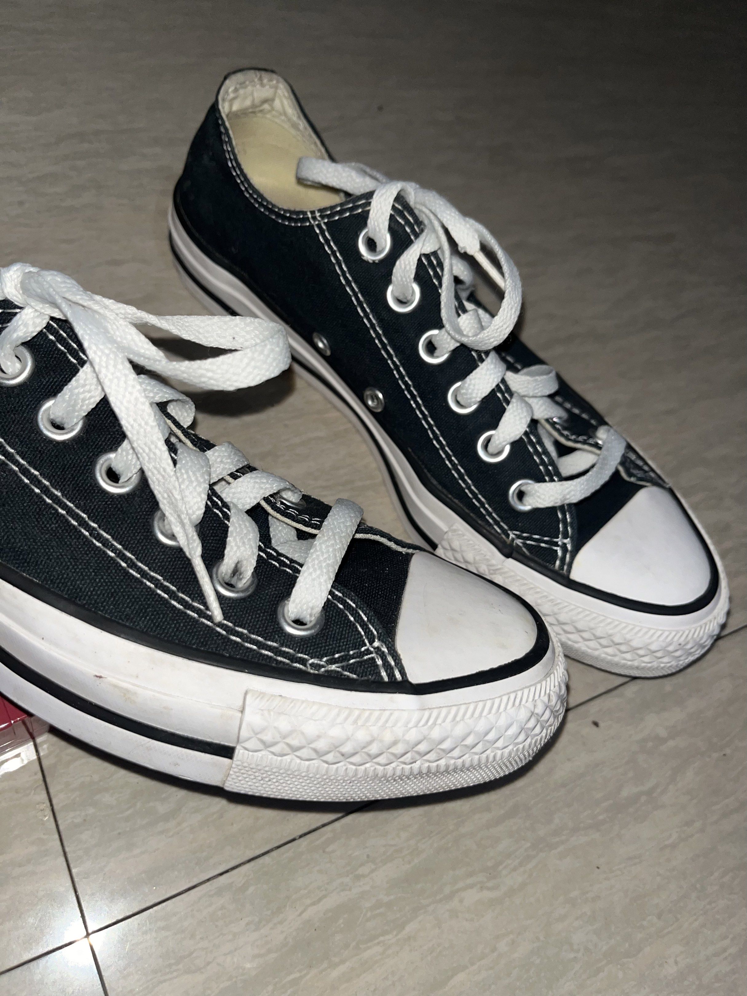 Converse All Star Low Top (Category: Sneakers) located in Lipa City. Submitted by coolthreadss (Listing ID 1417030026, Image 3). Description: • Model: Converse All Star Low Top (Oxford) • Colorway: Black / White • Condition: Luke New (Never used) • Size: Women's 7, Men's 5 • Reason for Selling (RFS): Wrong size No issues Message me for more details and pics Open for Meetup and shipping .