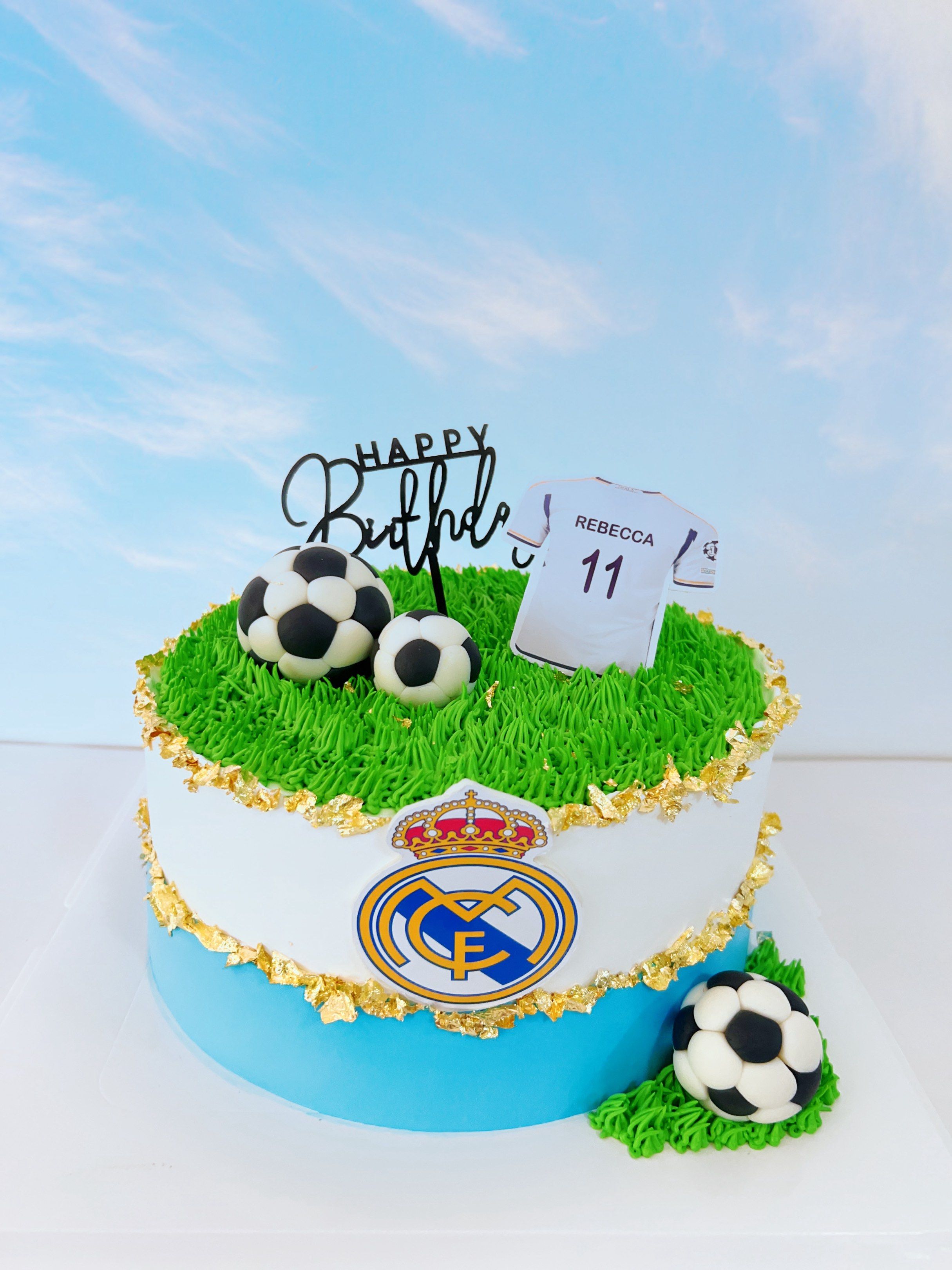 Customise money pulling cake (Category: Homemade Bakes) located in Singapore. Submitted by n2cakehousesg (Listing ID 1417034786, Image 2). Description: Price depends of design Start from $79.