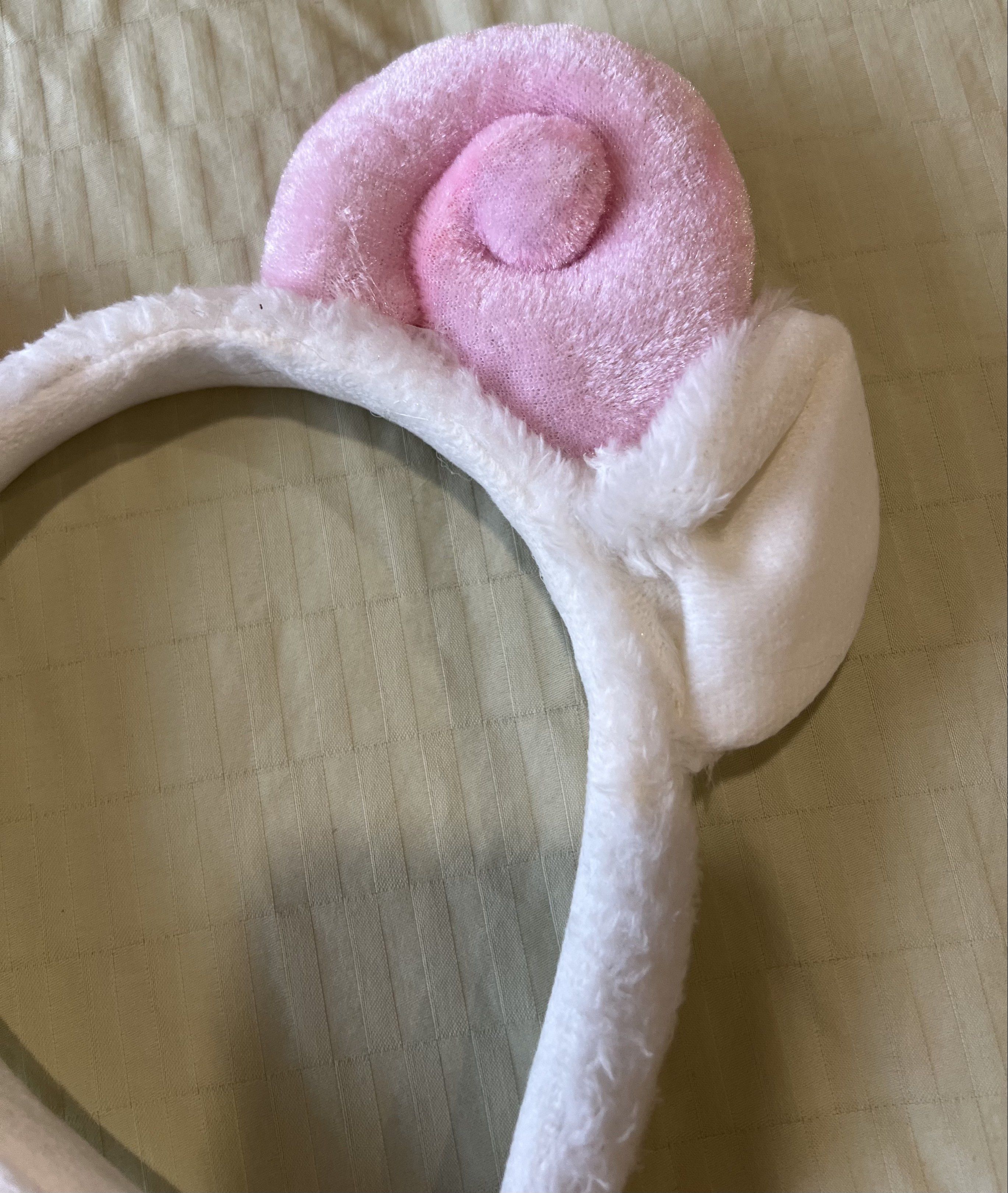Cute Plush Sheep Horn Headband (Category: Hair Accessories) located in Petaling Jaya. Submitted by j1apreloved (Listing ID 1417125084, Image 3). Description: - Brand new, never worn, in good condition ✅ - Adorable headband features fluffy white ears and pink spiral horns 💗 - Perfect for cosplay, themed parties, or adding a touch of whimsy to your costume party look ✨ - It's a fun and eye-catching hair accessory :) - Happy Shopping 🛍️ - Dm me fo