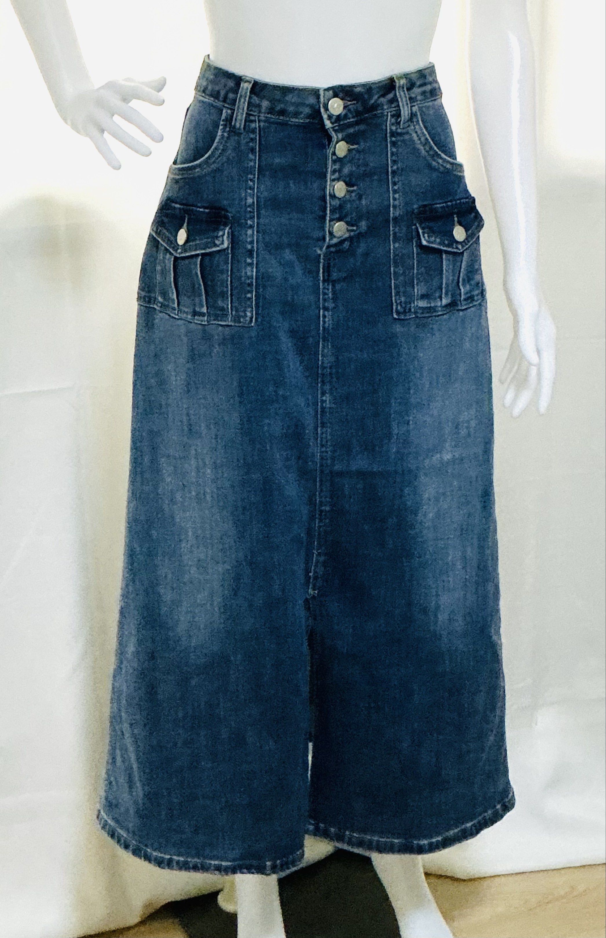 Denim skirt from Bangkok (Category: Skirts) located in Manila. Submitted by mbgeslanimd (Listing ID 1417073091, Image 1). Description: .