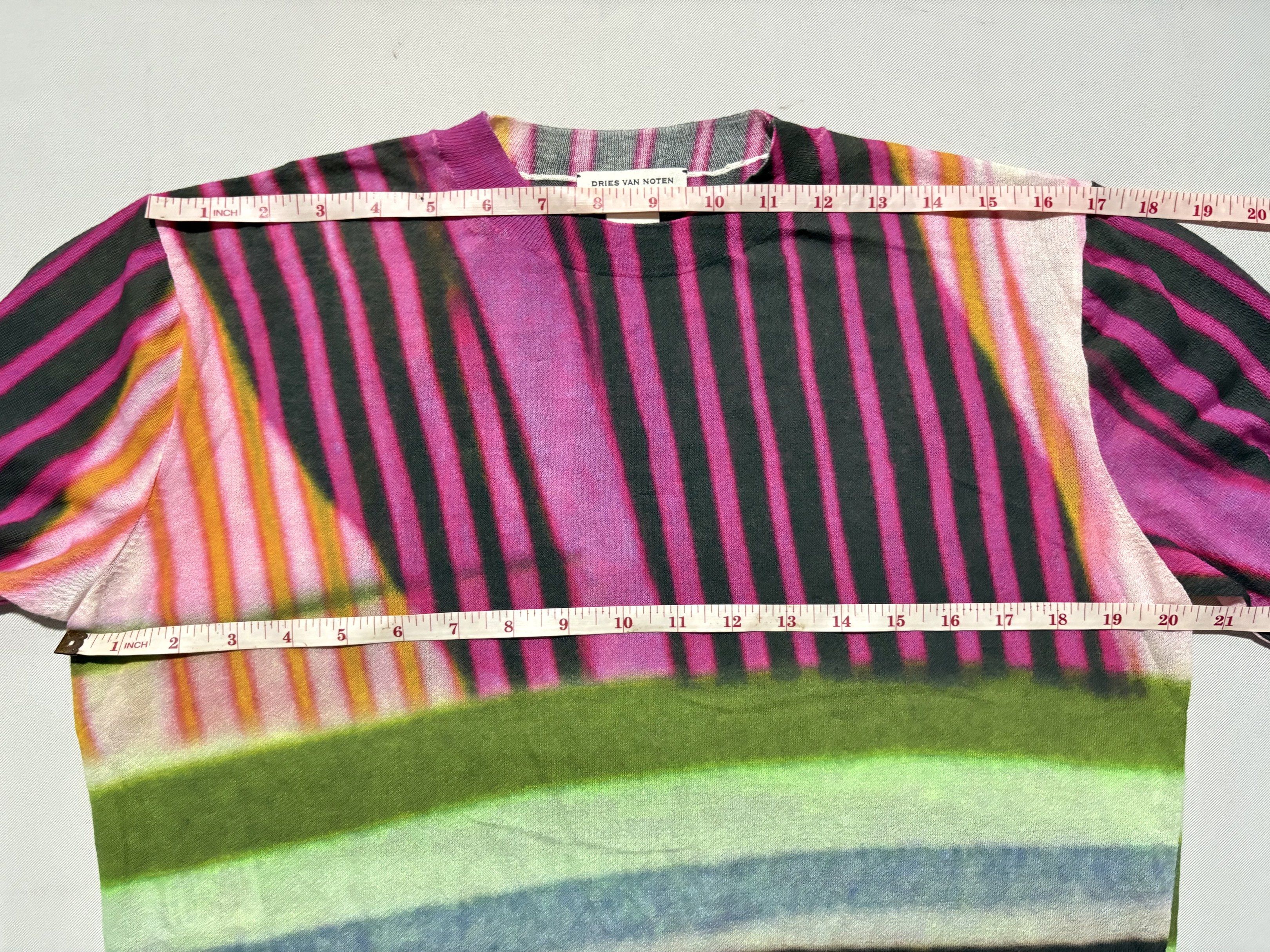 DRIES VAN NOTEN x Len Lye (Category: Longsleeves) located in Baguio. Submitted by viibodegaaa (Listing ID 1417199503, Image 3). Description: Item: DRIES VAN NOTEN x Len Lye Size: S Width: 20.5’ Length: 22’ Shoulder: 17’ Sleeve: 21’ Condition: excellent - new Price: 3880.