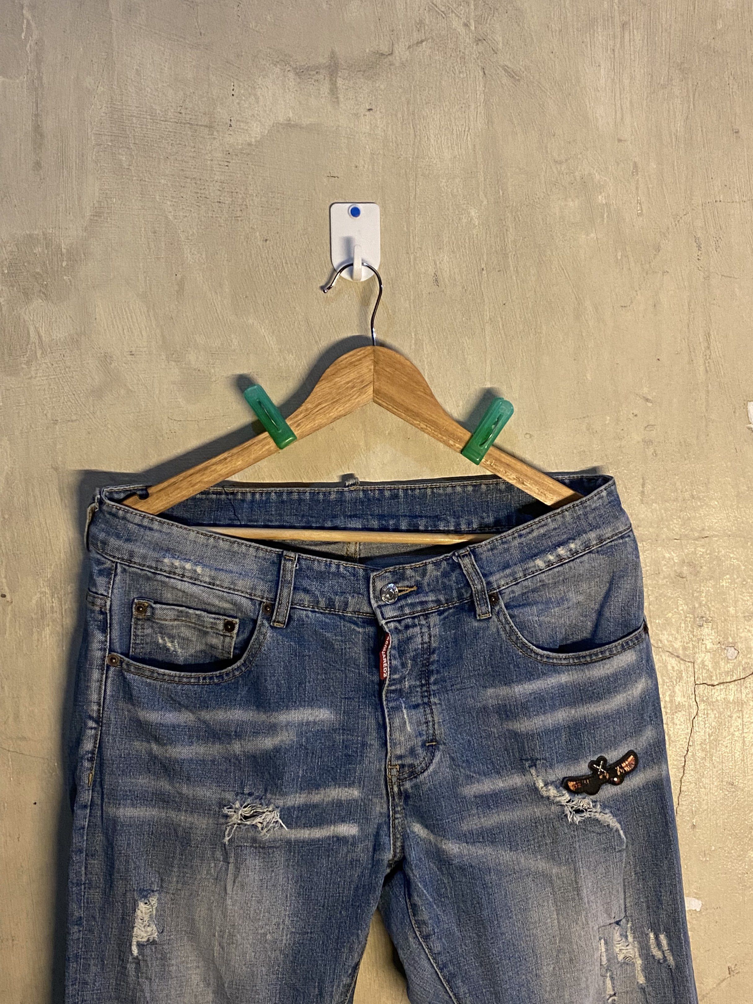 Dsquared2 Skateboard Patch Jeans (Category: Jeans) located in Pasay City. Submitted by corethrift (Listing ID 1417067716, Image 2). Description: Waist 32 Length 42 Hems 6 Very good condition All the fitting based on inches .