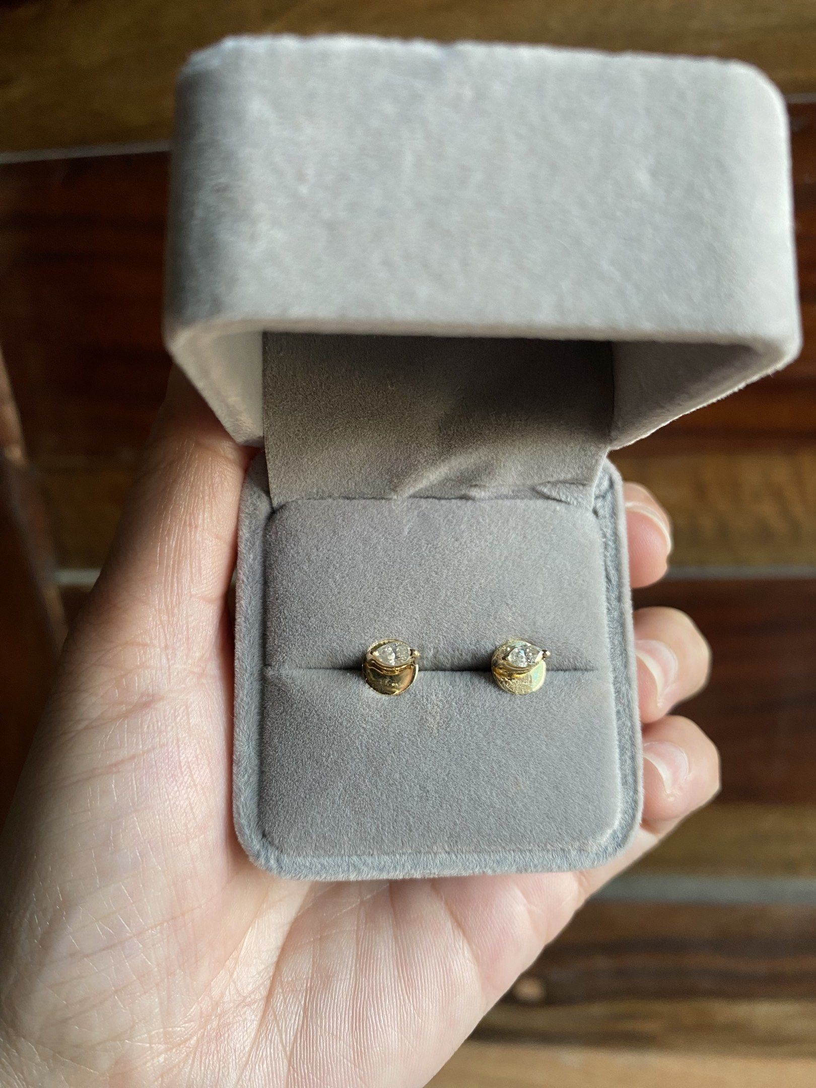 Earring Pair yellow gold w/ Natural diamonds (Category: Earrings) located in Manila. Submitted by jen_abon (Listing ID 1417074830, Image 3). Description: 💎 Earring Pair YG w/ Marquise cut of diamonds 💎 12K gold settings 💎1.3 grams 💎 no markings 💎 no certificate 💎 price is negotiable .